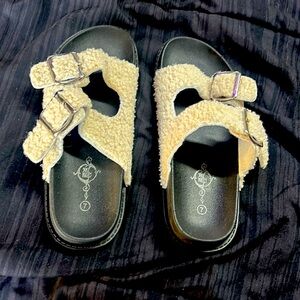 Women’s size 7 SoulMates sandals
